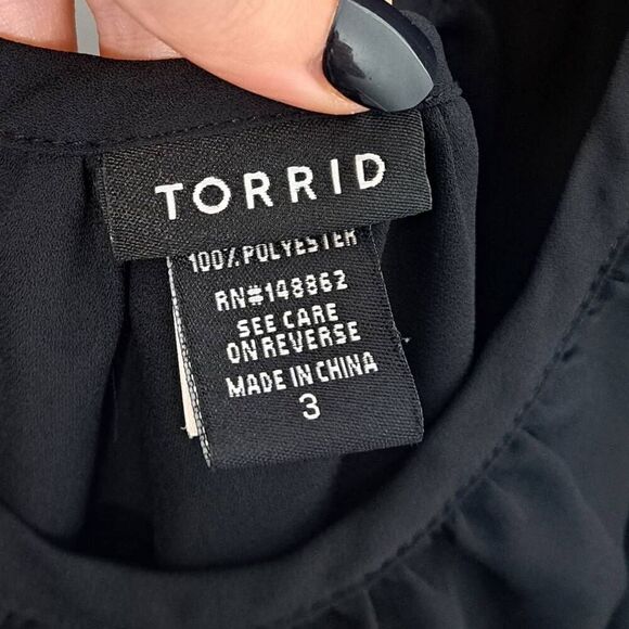 Torrid Women's Plus Size Cold Shoulder 3/4 Length Sleeve Blouse Black size 3X - Picture 4 of 5